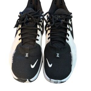 LIMITED! Nike Men's Black and White Sneakers PG 5 TB